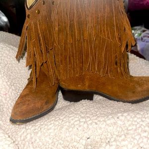 Little girl fringe boots